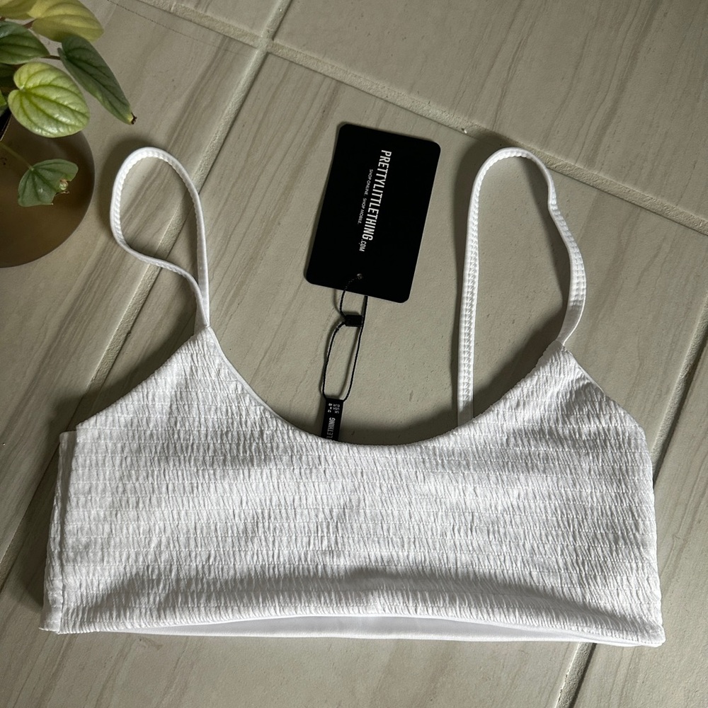 PrettyLittleThing White Crinkle Scoop Neck Bikini Top